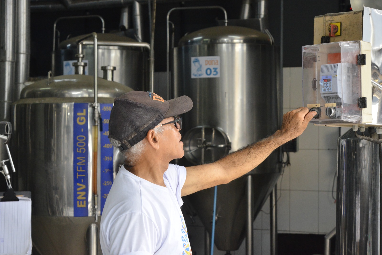 Produção de cerveja artesanal (Foto de Nestor Bezerra)
